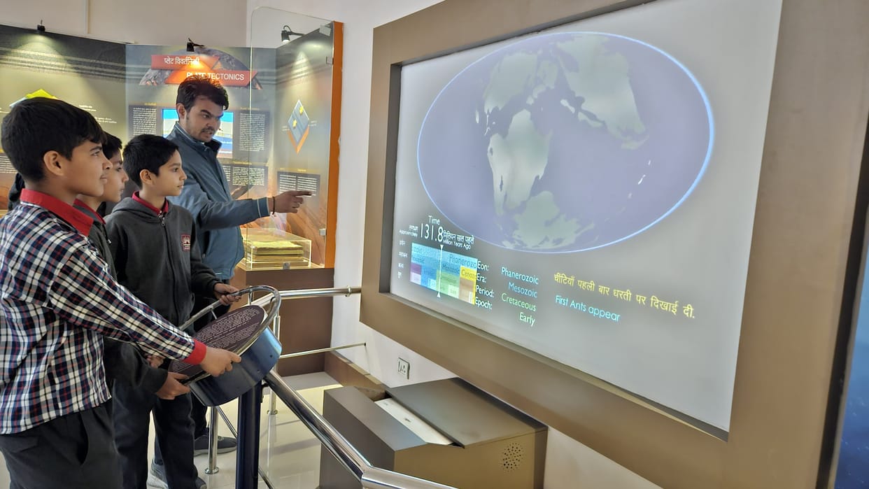 Bakloh students took an educational tour of the science center
