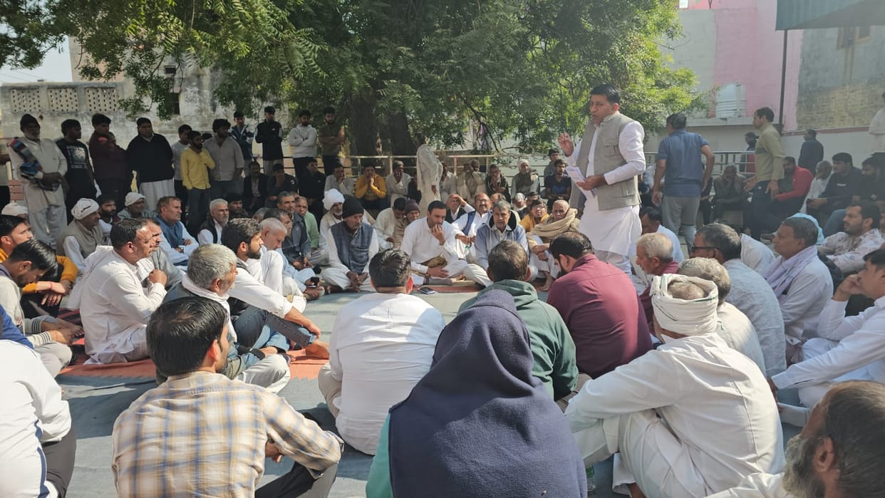 Panchayat held on the issue of DTC buses, delegation will meet SDM and Roadways Manager