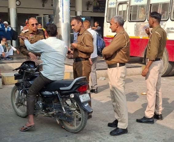 Old bike, diesel vehicle seized, challan of Rs 25-25 thousand issued