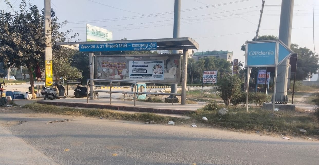 Relief... Now buses will stop at the bus queue shelter built on Bahalgarh Road.