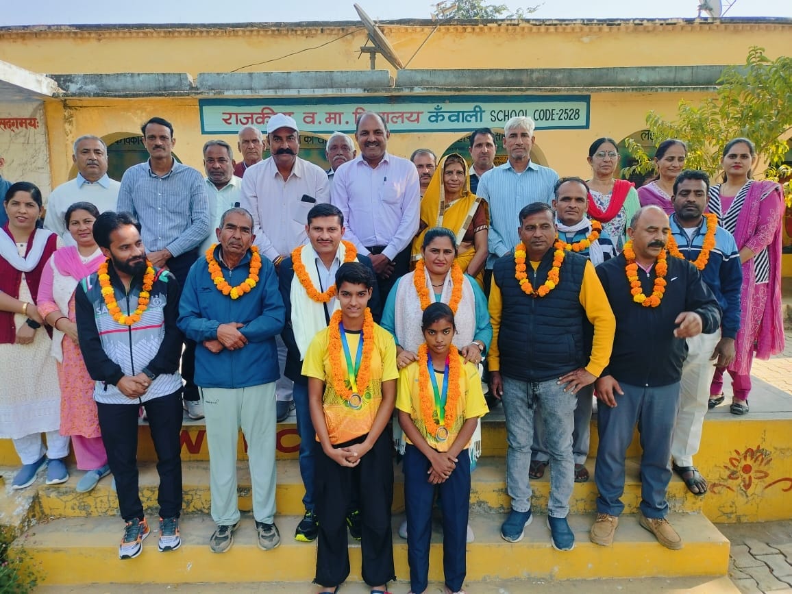 Kanwali school girls won silver medal in hockey school games