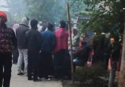 घटना के बाद लोगों की लगी भीड़।