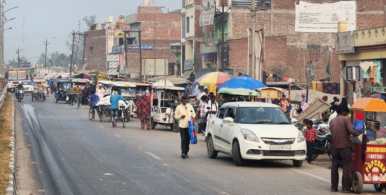 Encroachment on the highway causes traffic jam
