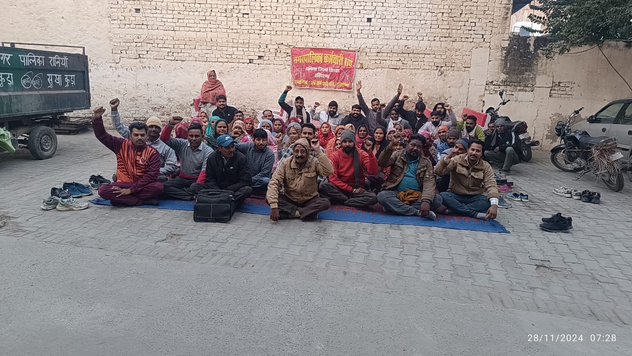 Cleaning workers staged a sit-in for two hours, agreed on Pradhan's assurance