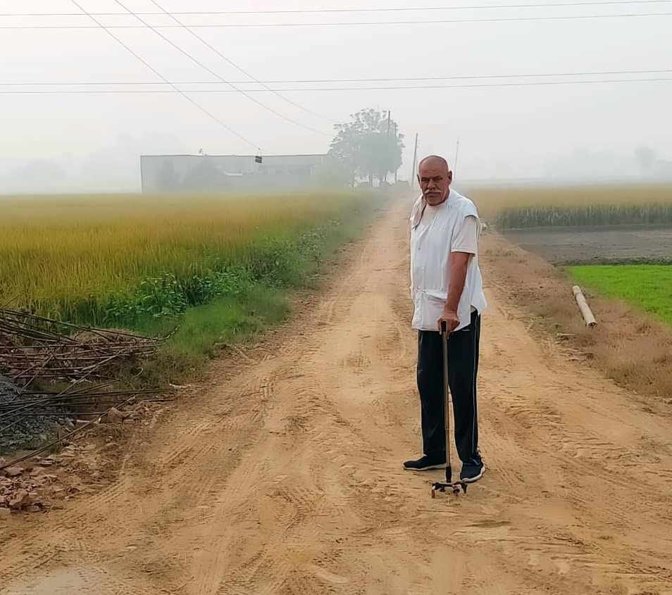 Ex-servicemen have been running around the authorities for 24 years to get the road to the farm land paved.