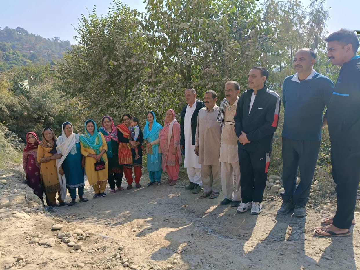Water has been flowing in vain for six months, people took to the streets