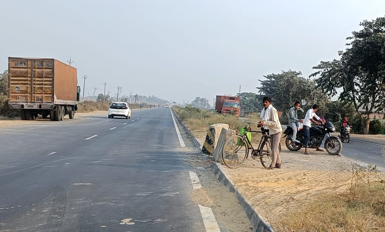 Roads made by cutting dividers on the highway will cause accidents in fog.