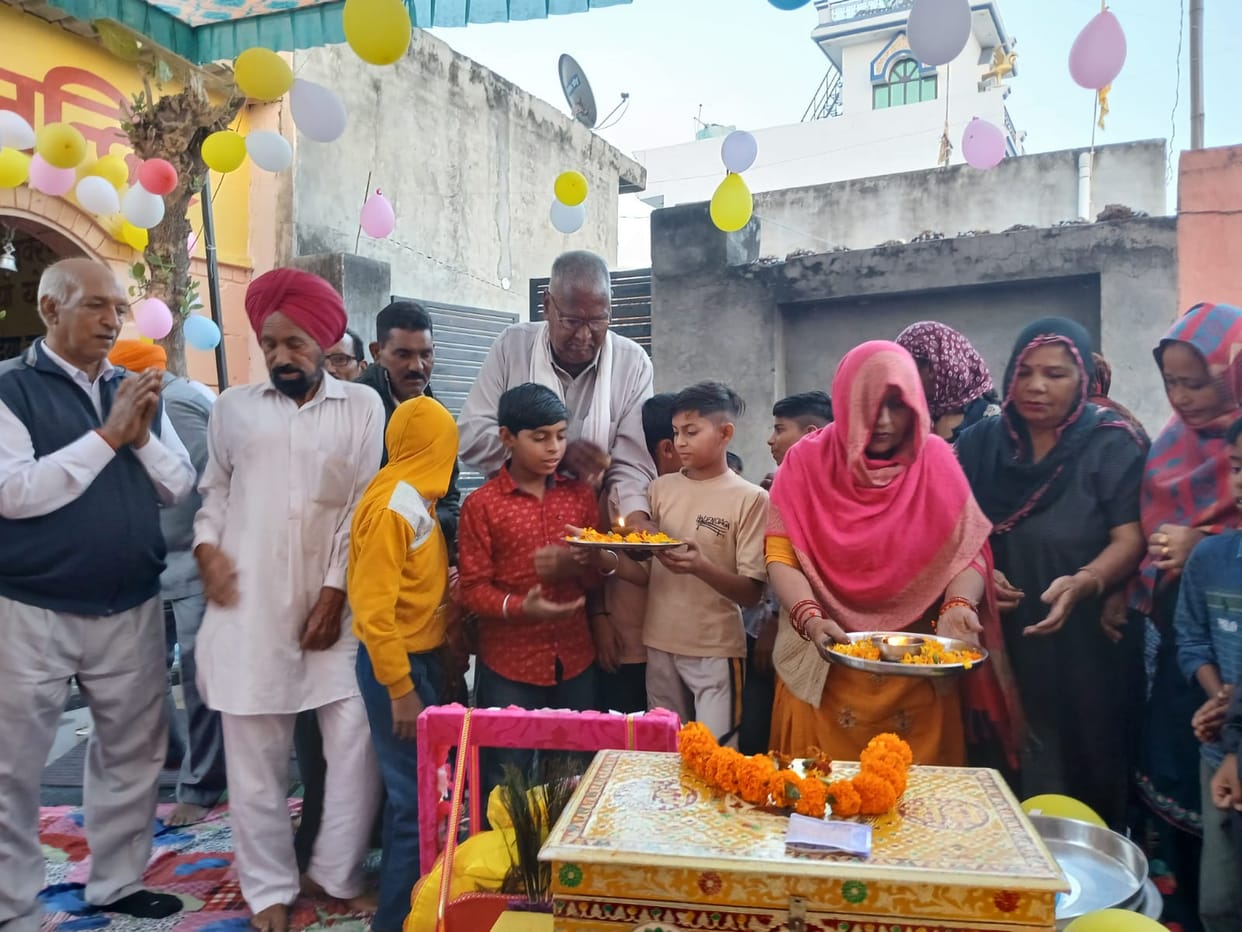 On the fourth day of the story, the festival of appearance of Shri Krishna was celebrated