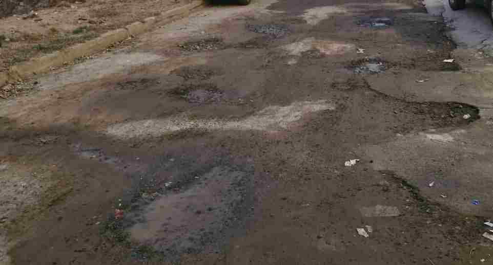 Repair of dilapidated roads of Aligarh