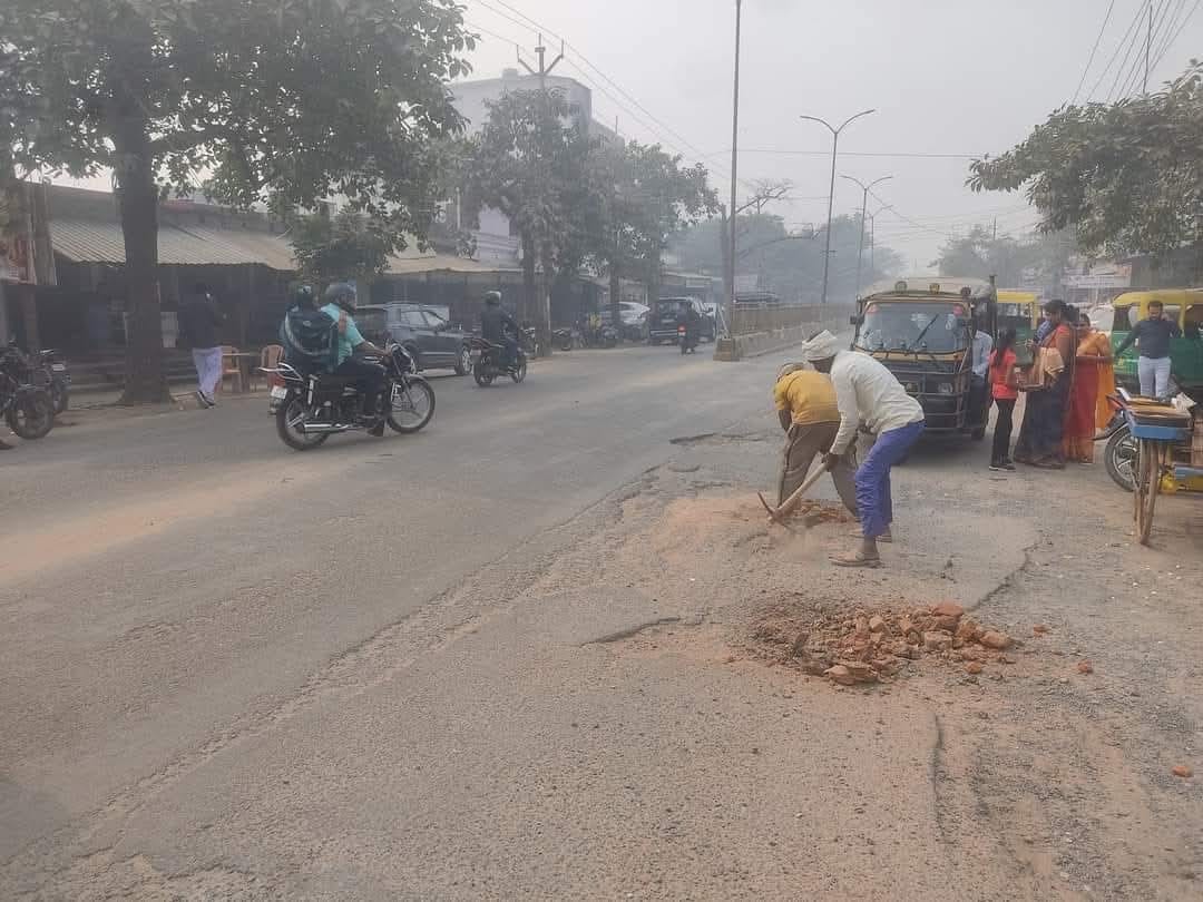Questions started being raised on the construction of Malviya Marg, issue overshadowed on social media