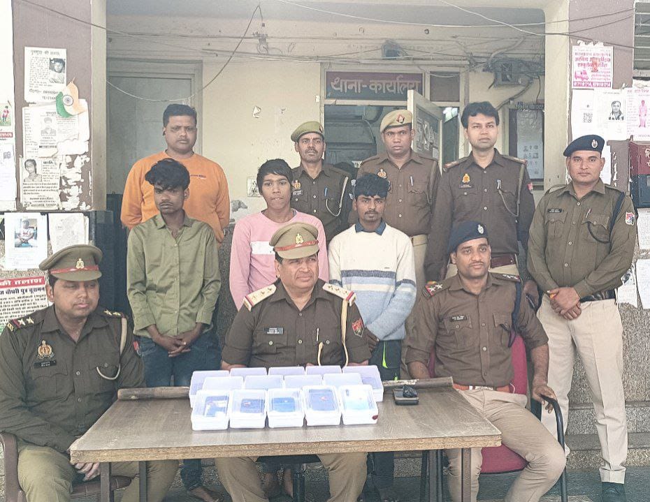 GRP caught three thieves with 14 mobile phones from the junction