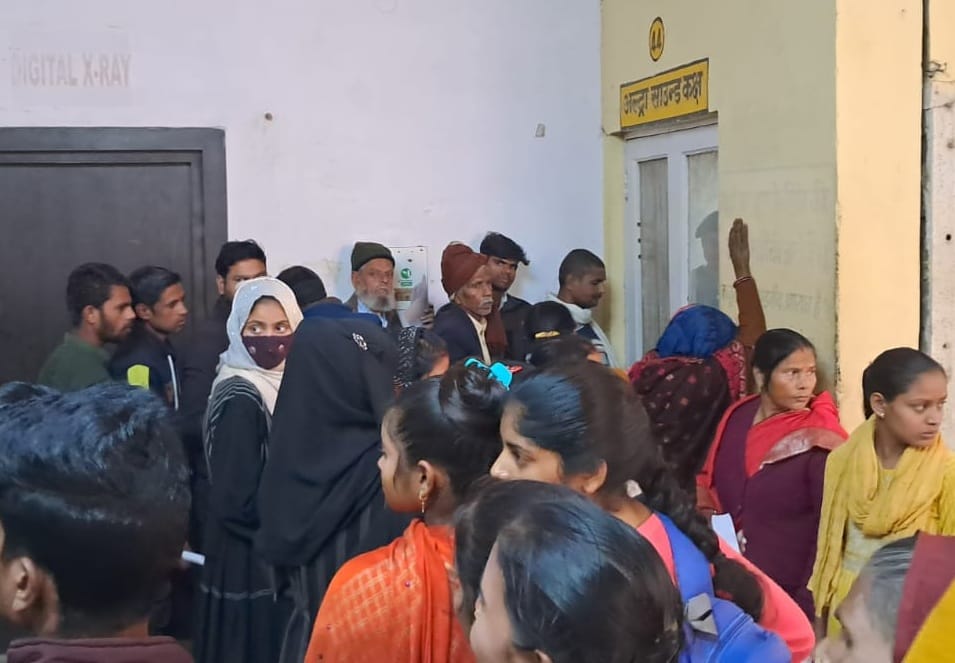 Patients queued up for hours for ultrasound