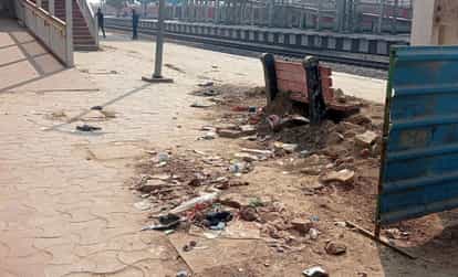 Piles of garbage everywhere at the station