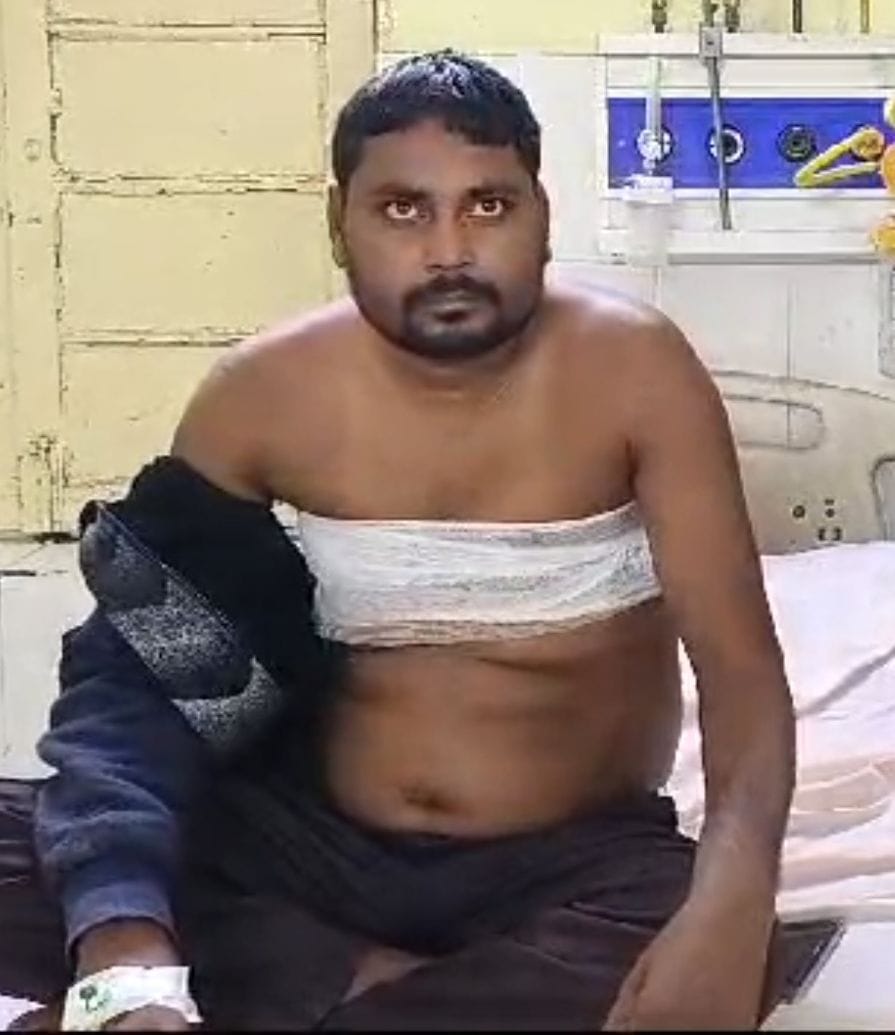 The bullies entered the house and shot the Prime Minister, injured