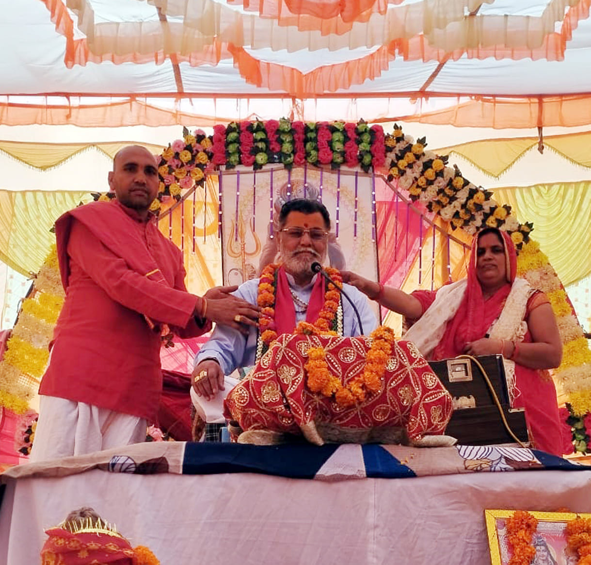 Inspiration should be taken from behavior and conduct: Nirala Maharaj