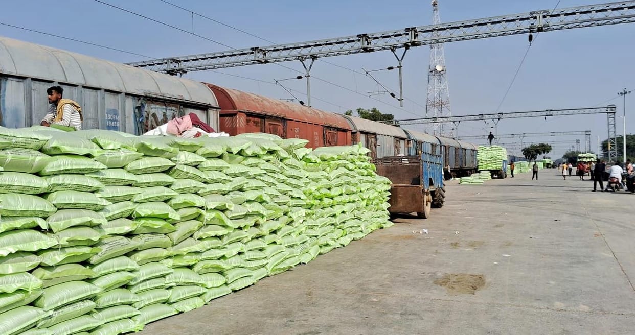 Another rack of fertilizer arrived, now there will be no shortage