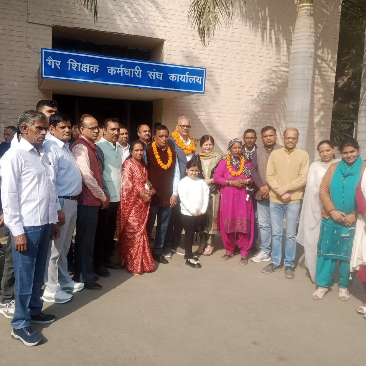6 non-teaching employees retired