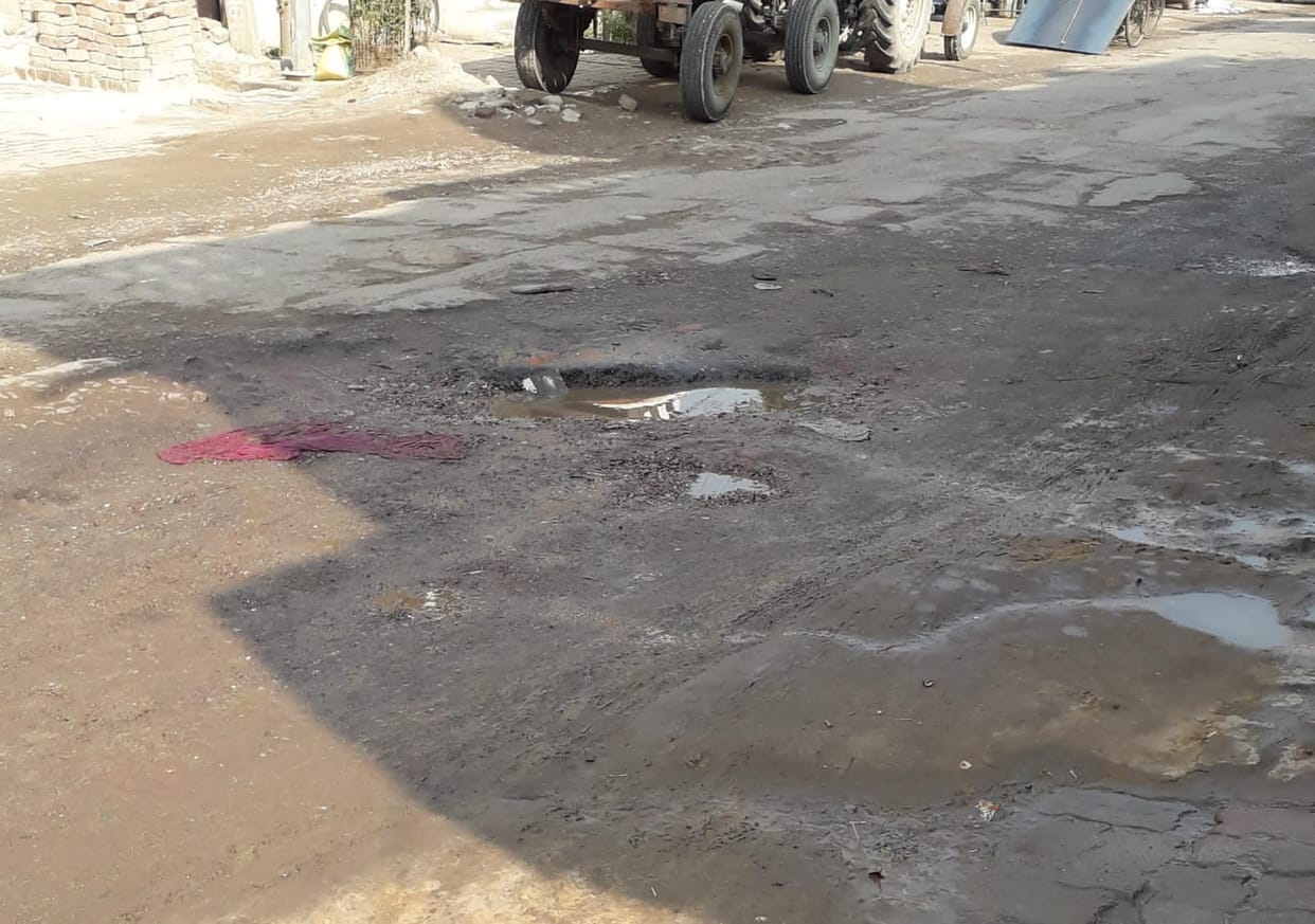 Barfkhana Road in dilapidated condition, demand for construction