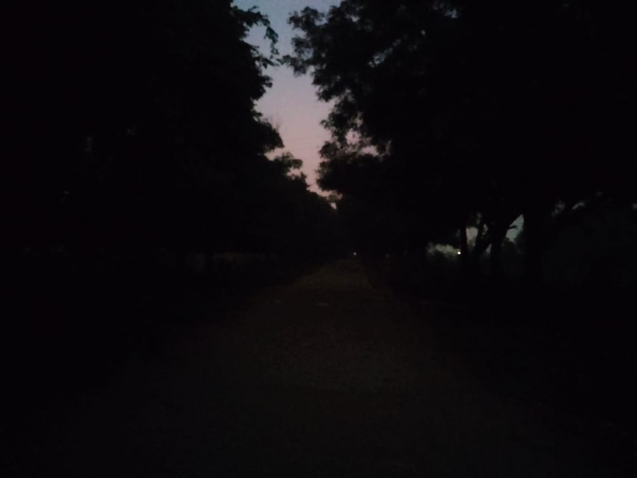 There is no light on the road leading to the railway station