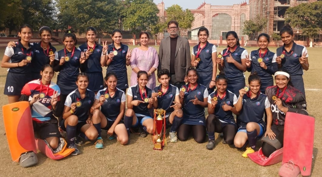 MDU women's team ranks third in hockey