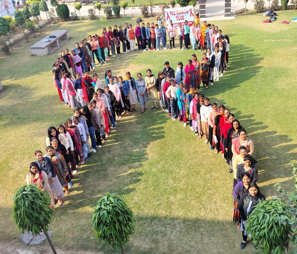 Students created awareness about AIDS by forming a human chain