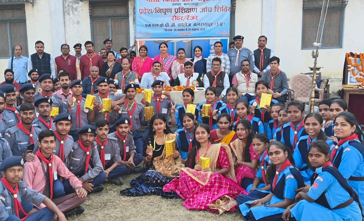 Scout-guide teaches to live a disciplined life
