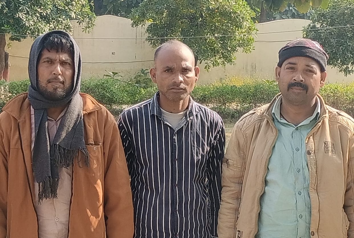 4.35 lakhs were grabbed by making fake visas, three arrested