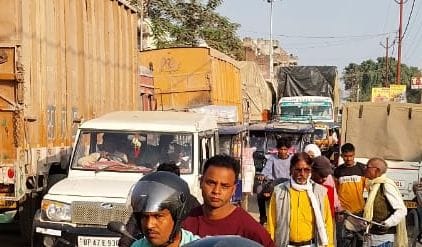 Encroachment on the road, pedestrians troubled by traffic jam