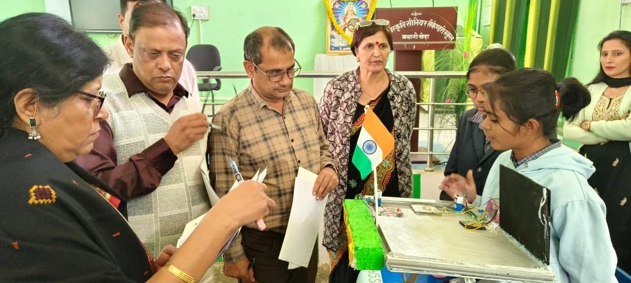 40 students presented models in the children's scientific exhibition