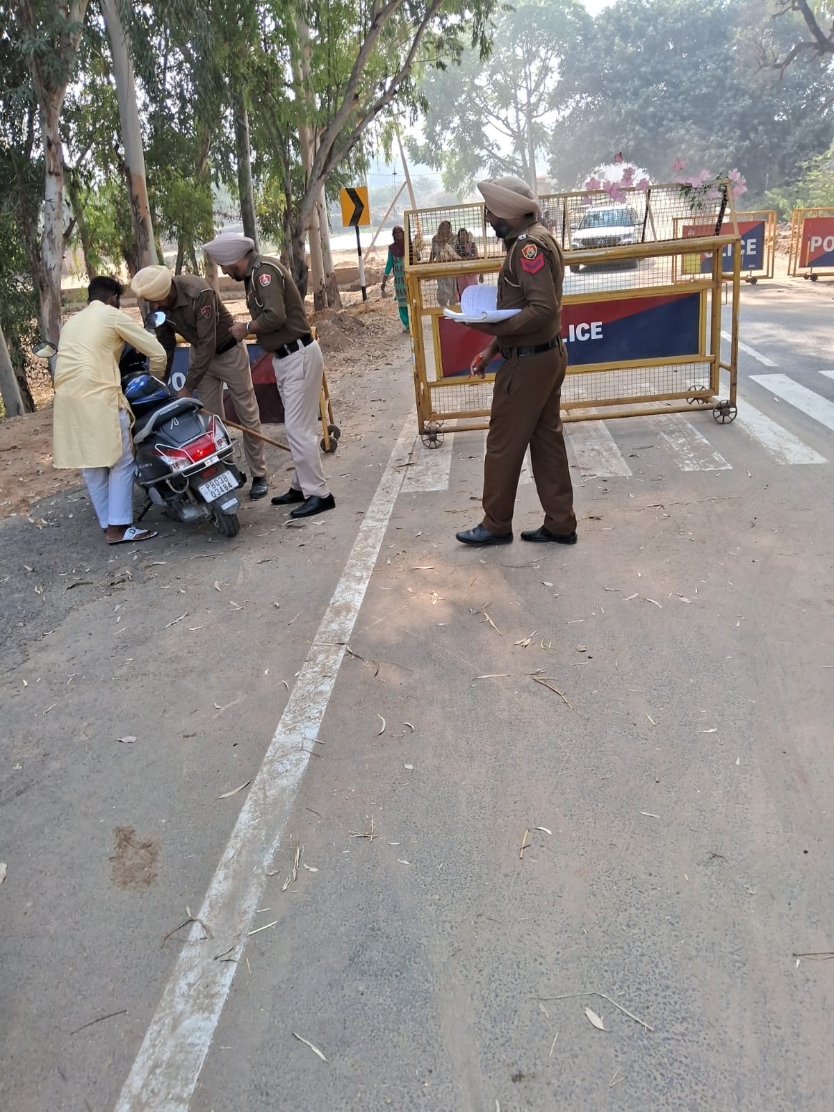 Sealing drive was carried out, police checked documents of 650 vehicles by setting up 37 checkpoints, challans were issued for 32 vehicles