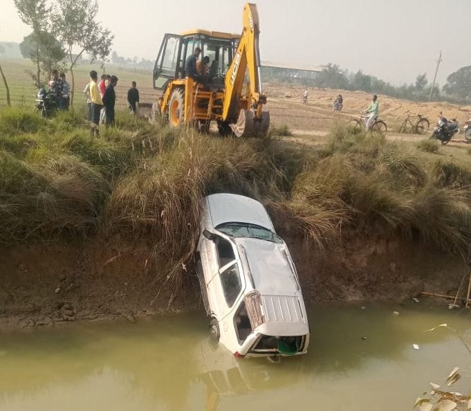 Uncontrolled car falls into canal, no casualties