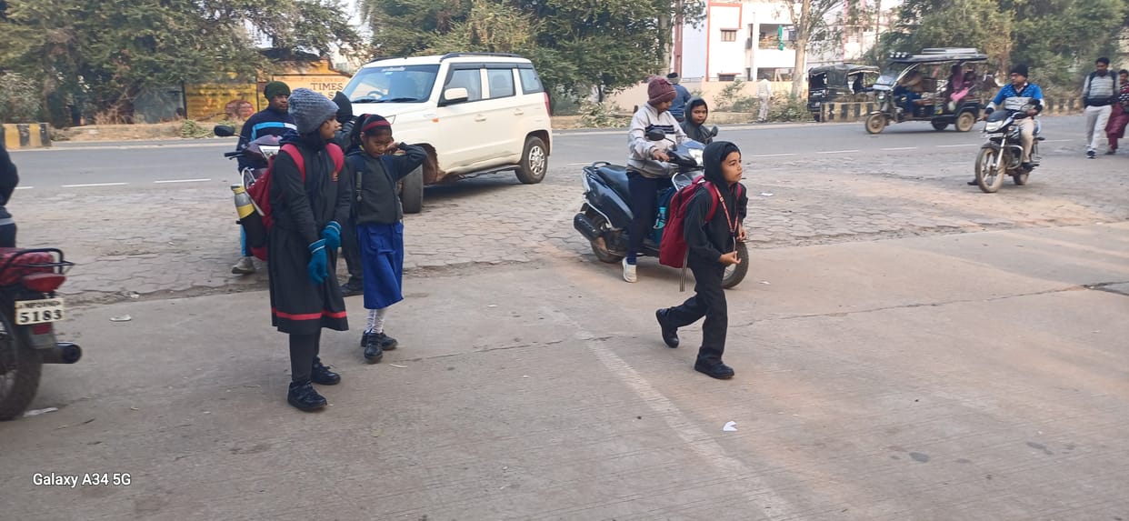 Damoh Friday coldest day temperature 11.5 degrees, people shivering due to cold winds