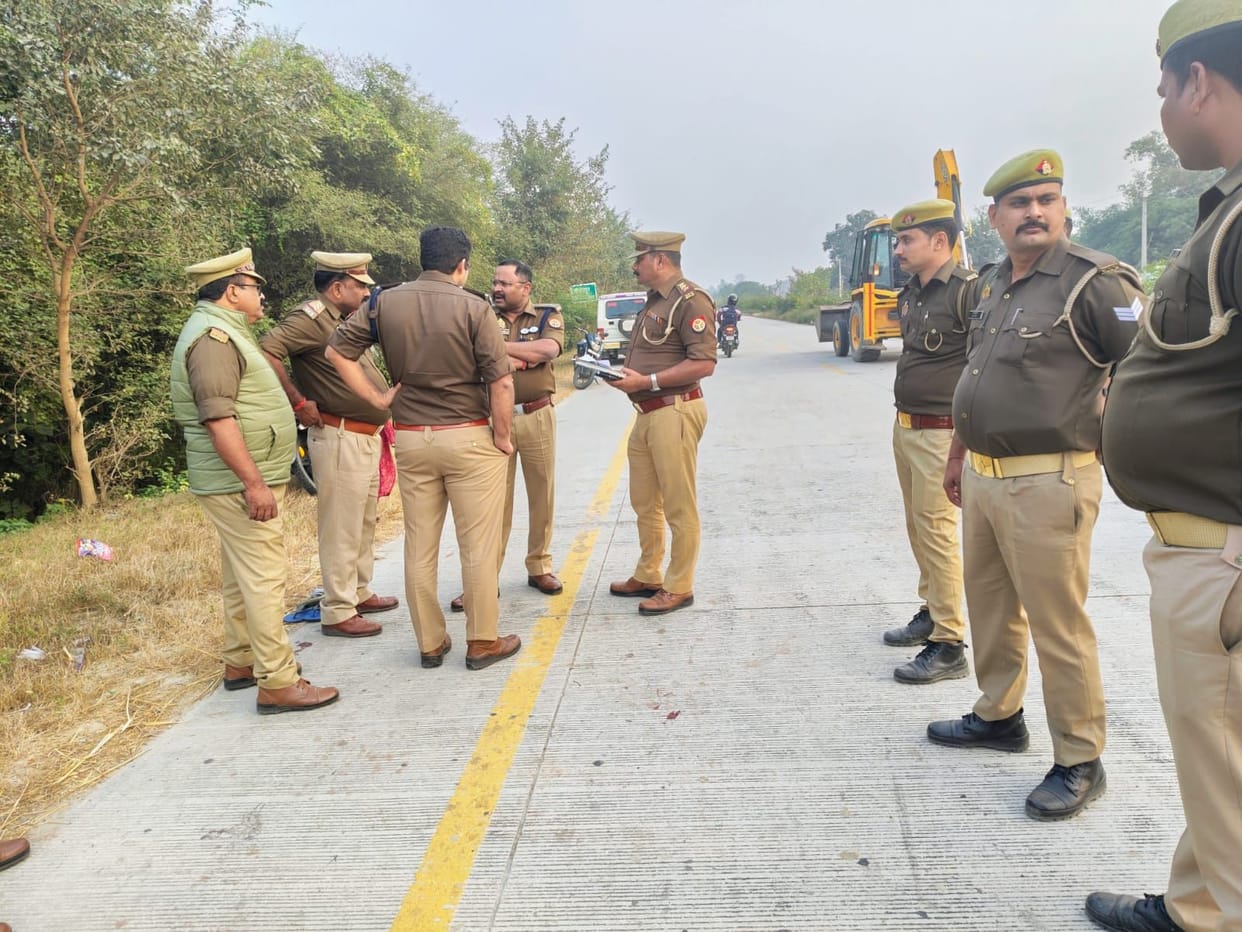 Miscreants looted a bike riding couple on the national highway