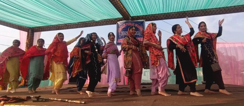 created a stir by dancing on Dhoom-Dhoom