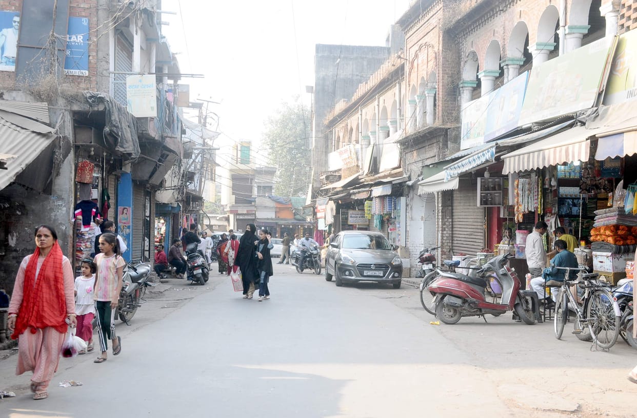 Shops started opening in the market, the beauty of the city gradually started increasing.
