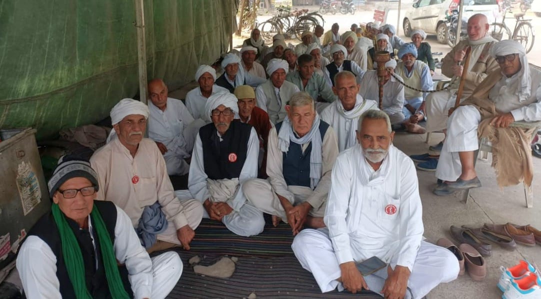 Farmers' protest continues in Tehsil office