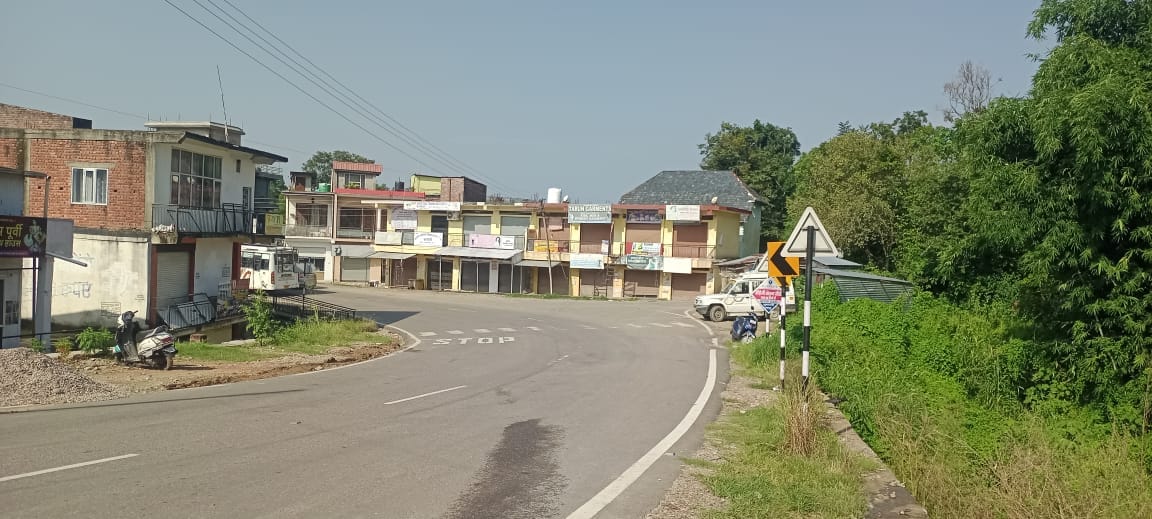 Traffic is increasing in Dangar, but there is no arrangement for parking.