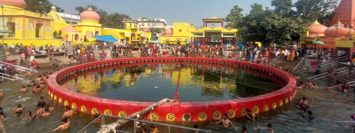 Devotees took a dip of faith in Chakratirtha