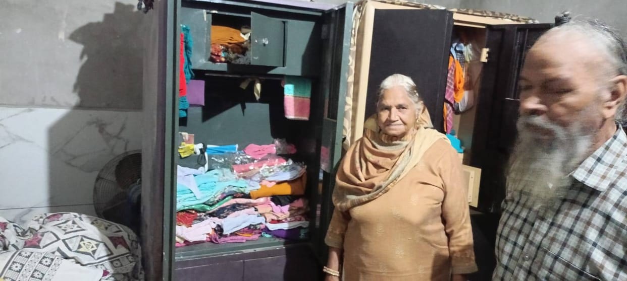Thieves stole 20 tolas of gold jewellery and cash from the house of a retired health worker