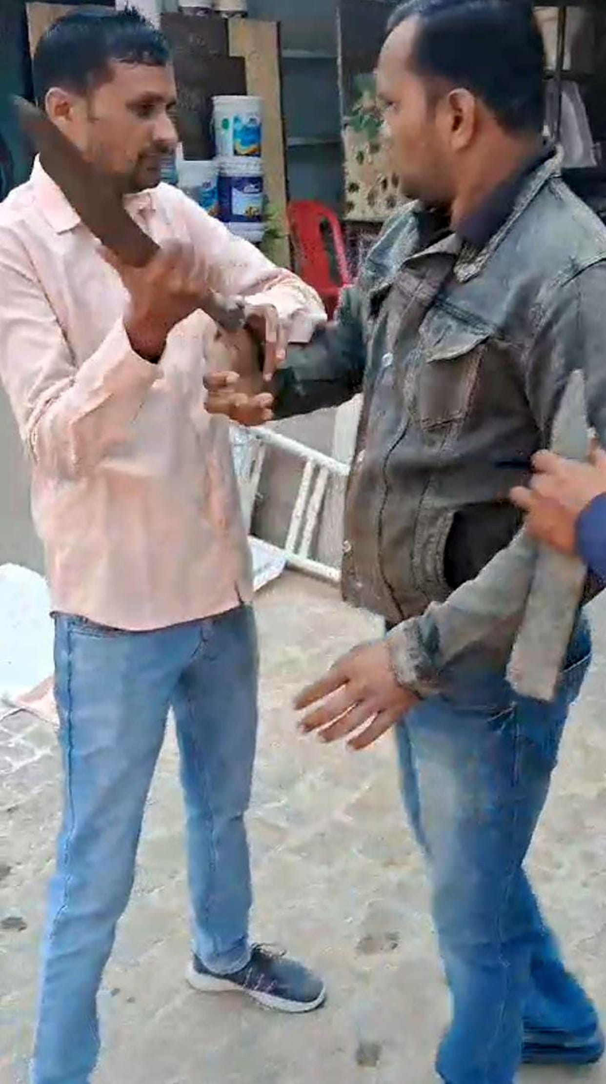 Electricity workers attacked with sharp weapons