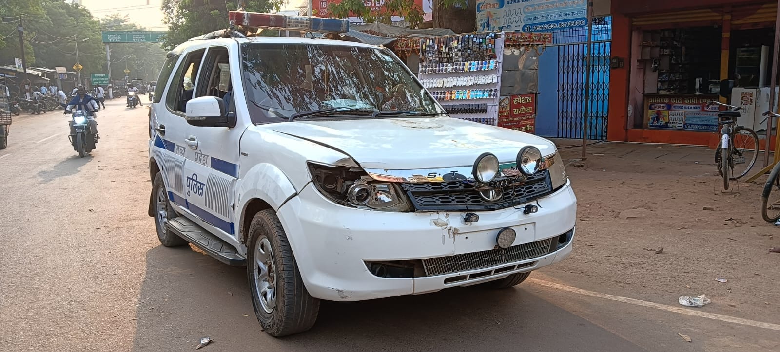कंडम हालत में डायल 100 वाहन