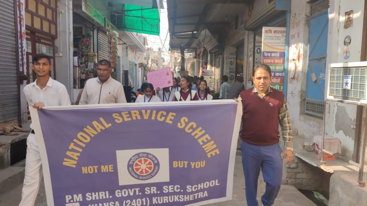 Volunteers made people aware about cleanliness through rally