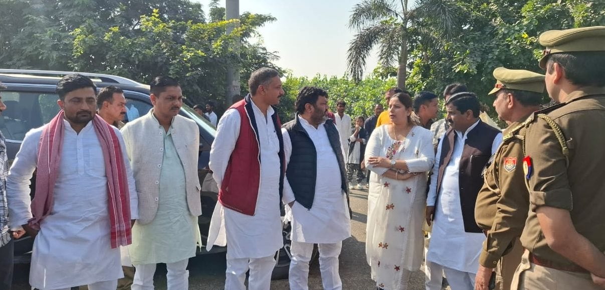15 SPs arrested including former minister who was on his way to Sambhal