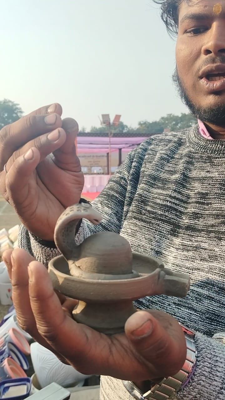 The fragrance of incense sticks will come out from the mouth of Nagdev
