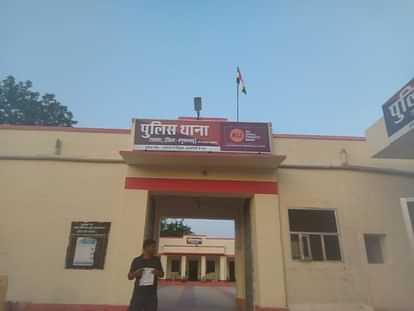 Hanumangarh News: लघुशंका के लिए बस से उतरे व्यापारी के बैग से उड़ाए 15 लाख, सीसीटीवी में कैद हुए संदिग्ध Hanumangarh News: Rs 15 lakh stolen from the bag of a businessman who got off the bus, suspects caught in CCTV