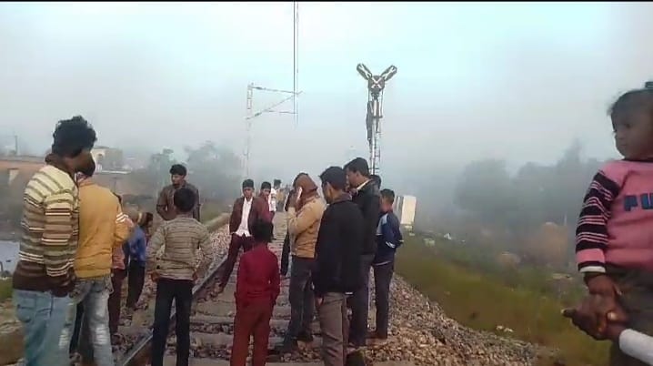 Railway track broke near Dudhiya Khurd home signal due to passing of goods train