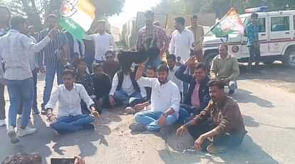 Ajmer News : अंडरपास का लोकार्पण किए बिना ही उल्टे पांव लौटे यूडीएच मंत्री, युवा कांग्रेस ने दिखाए काले झंडे Ajmer News: UDH minister returned without inaugurating the underpass, Youth Congress showed black flags