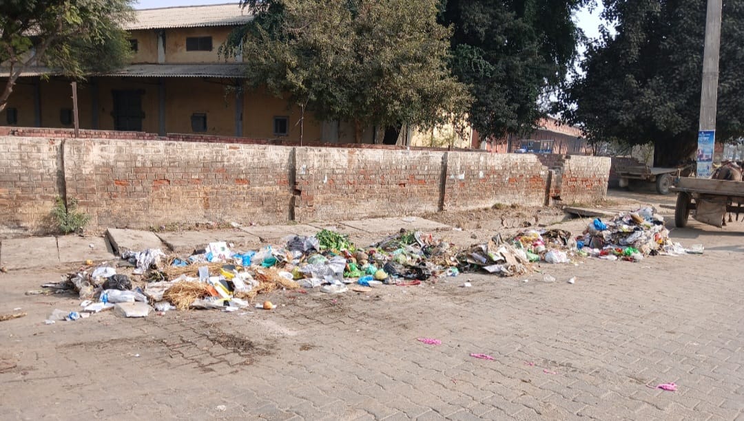 Lakhs are being spent, garbage is not being collected in Ratia on time