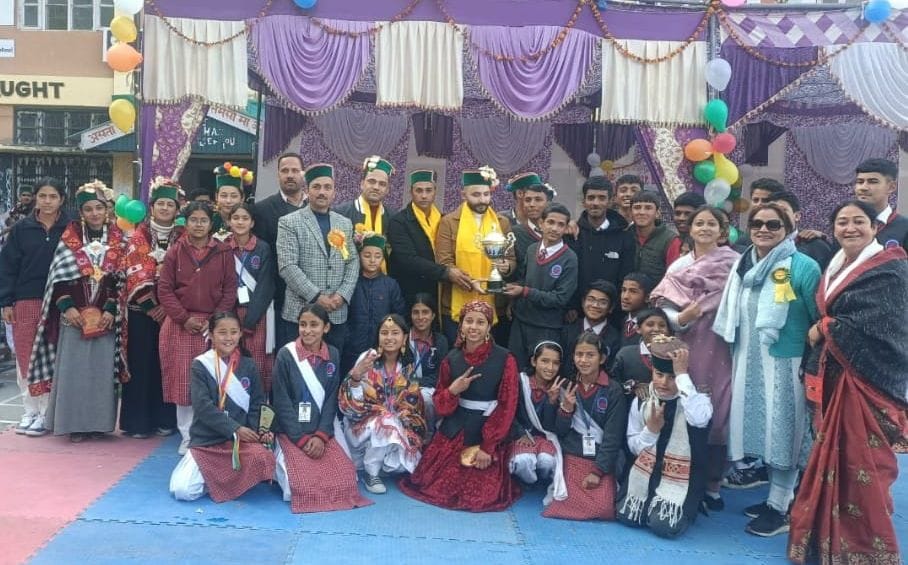 Annual prize distribution ceremony celebrated with pomp in Sarahan School