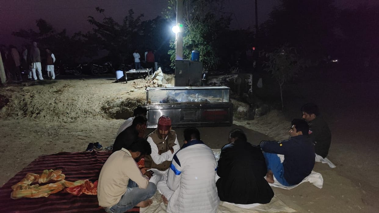 Villagers staged a sit-in protest in Gidar Kheda